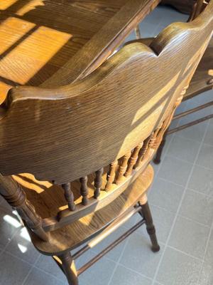 LOT 76K: Kitchen / Dining Claw-Foot Table w/ 6 Chairs