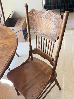 LOT 76K: Kitchen / Dining Claw-Foot Table w/ 6 Chairs
