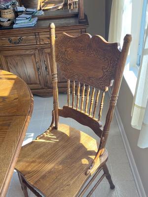 LOT 76K: Kitchen / Dining Claw-Foot Table w/ 6 Chairs