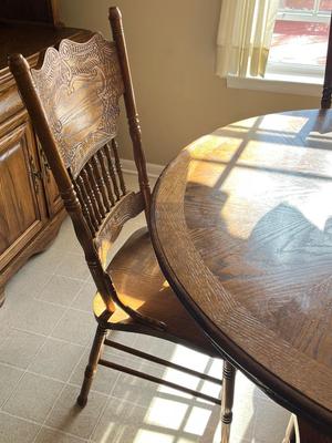 LOT 76K: Kitchen / Dining Claw-Foot Table w/ 6 Chairs