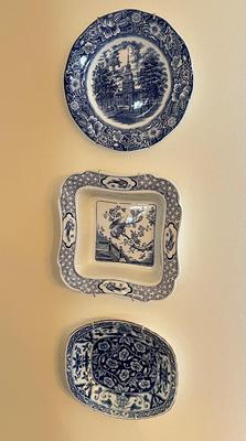 LOT 81D: Blue and White Pattern Decorative Wall Plates - Spode and More