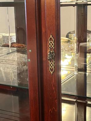 LOT 82D: Dining Room Hutch / China Cabinet