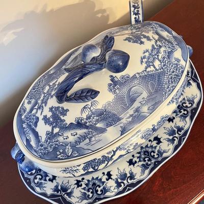 LOT 85D: Blue and White Patterned Soup Tureen, Platter and Ladle