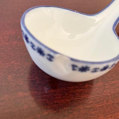 LOT 85D: Blue and White Patterned Soup Tureen, Platter and Ladle