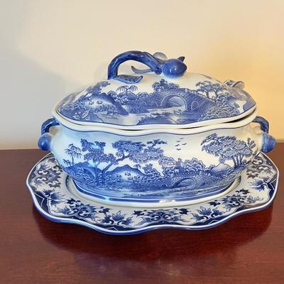 LOT 85D: Blue and White Patterned Soup Tureen, Platter and Ladle