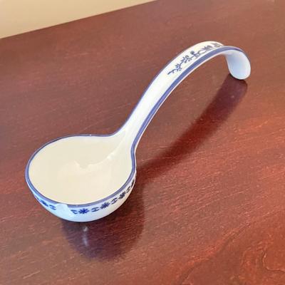 LOT 85D: Blue and White Patterned Soup Tureen, Platter and Ladle