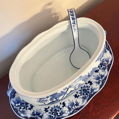 LOT 85D: Blue and White Patterned Soup Tureen, Platter and Ladle