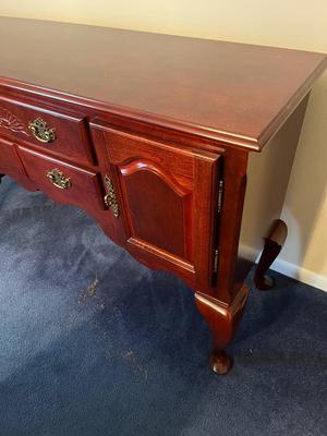LOT 86D: Dining Room Server / Buffet / Sideboard