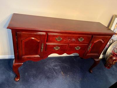 LOT 86D: Dining Room Server / Buffet / Sideboard
