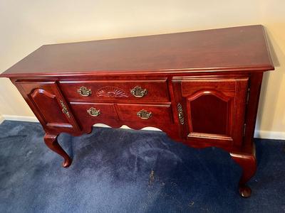 LOT 86D: Dining Room Server / Buffet / Sideboard