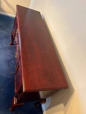 LOT 86D: Dining Room Server / Buffet / Sideboard