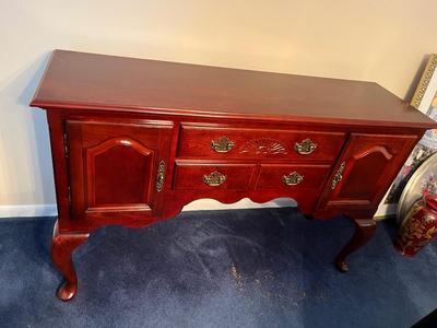 LOT 86D: Dining Room Server / Buffet / Sideboard