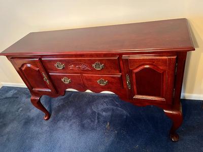 LOT 86D: Dining Room Server / Buffet / Sideboard