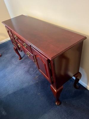 LOT 86D: Dining Room Server / Buffet / Sideboard