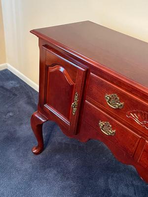 LOT 86D: Dining Room Server / Buffet / Sideboard