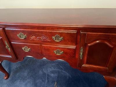 LOT 86D: Dining Room Server / Buffet / Sideboard