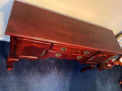 LOT 86D: Dining Room Server / Buffet / Sideboard