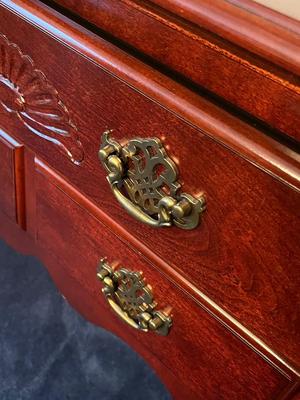 LOT 86D: Dining Room Server / Buffet / Sideboard
