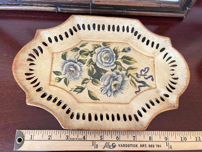 LOT 90D: Floral Themed Home Decor - Wall Hangings, Vase and More