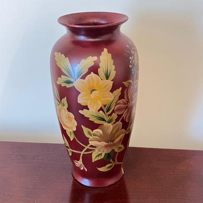 LOT 90D: Floral Themed Home Decor - Wall Hangings, Vase and More