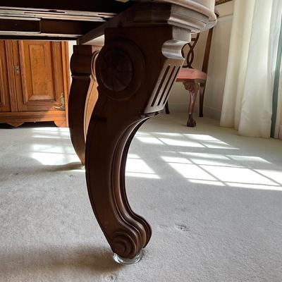 D1169 Large Victorian Oval Dining Room Table with extension leaves