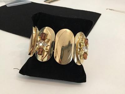 Gold Tone Stretch Bracelet