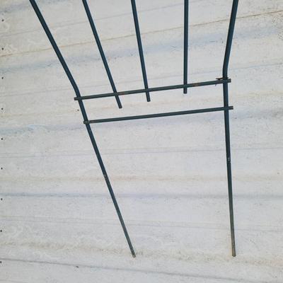 Three Metal Trellises (Y-EL)