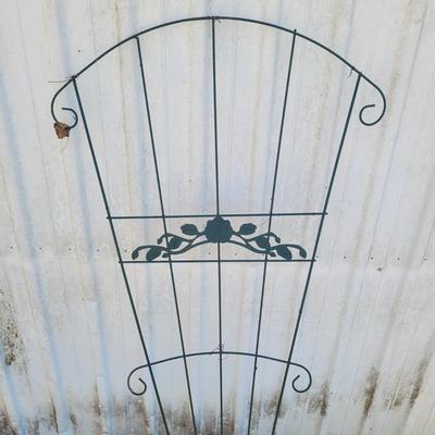 Three Metal Trellises (Y-EL)