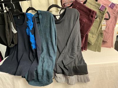 Lot E 347 Women’s Coordinating Outfits Lot (XL/16)