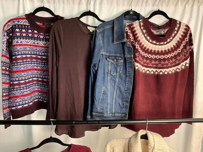 Lot E 349 Warm and Cozy Women’s Sweater Lot (XXL)