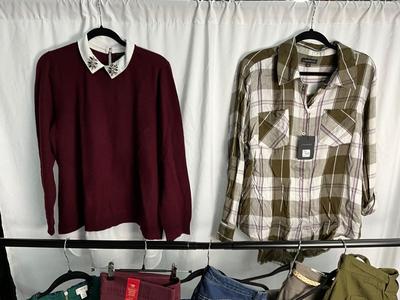 Lot D 361 Women’s Pretty in Plaid Plus Lot (18)
