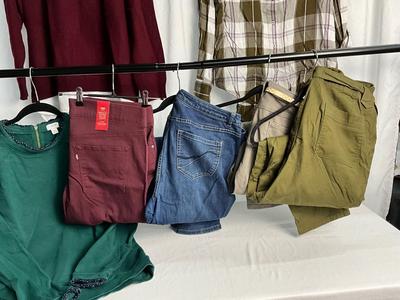 Lot D 361 Women’s Pretty in Plaid Plus Lot (18)