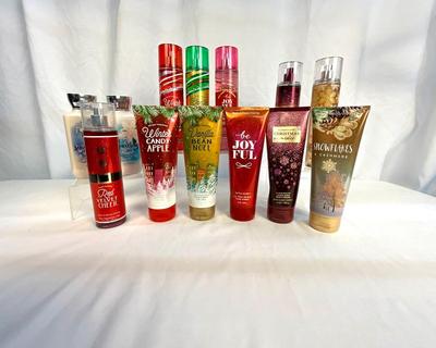 Lot M 372 BATH & BODY WORKS Snowflakes and Holidays Lot