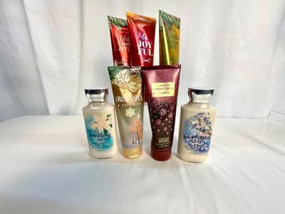 Lot M 372 BATH & BODY WORKS Snowflakes and Holidays Lot