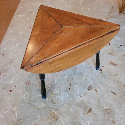 Triangle Drop Leaf Cricket Table (BD-EL)