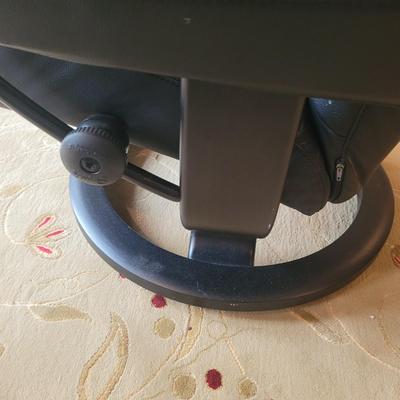 Ekornes Stressless Recliner and Ottoman (BD-EL)