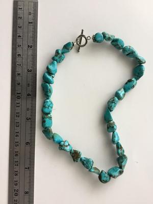 Beautiful stone type fashion necklace