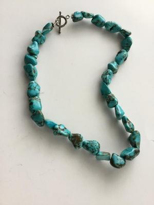 Beautiful stone type fashion necklace