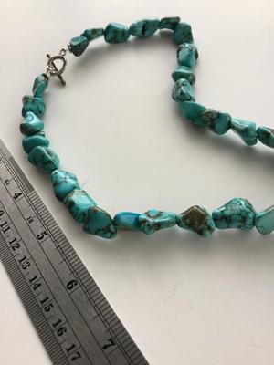 Beautiful stone type fashion necklace