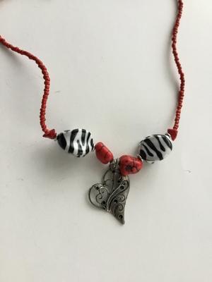 Unmarked red and zebra beaded fashion necklace