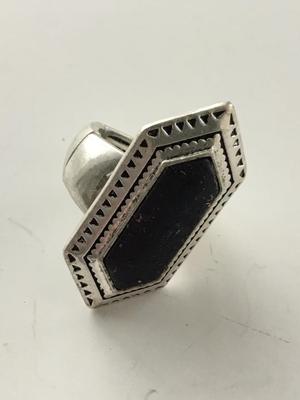 Beautiful stretchy costume ring