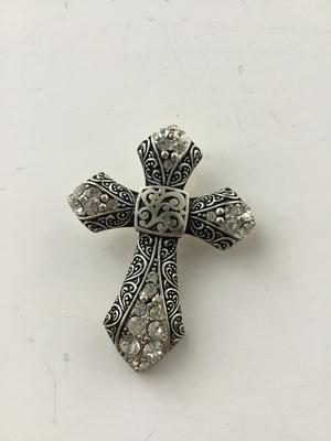 Unmarked cross fashion necklace pendant