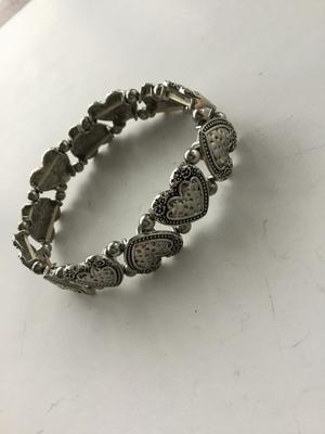 Beautiful silver tone heart stretchy fashion bracelet
