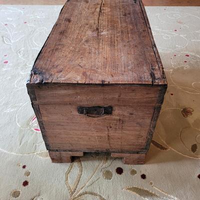 Antique Wooden Trunk (BD-EL)