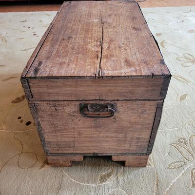 Antique Wooden Trunk (BD-EL)