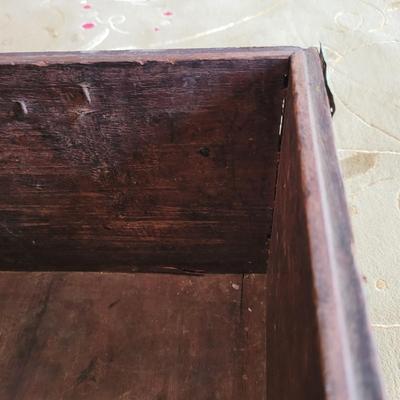 Antique Wooden Trunk (BD-EL)