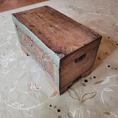 Antique Wooden Trunk (BD-EL)