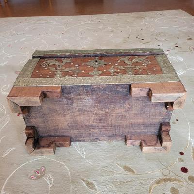 Antique Wooden Trunk (BD-EL)