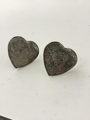 Unmarked heart fashion earrings