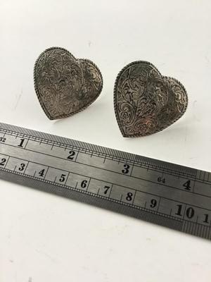 Unmarked heart fashion earrings